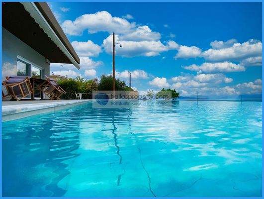 bc5864a18e644576ad9fd1101996f34a-original