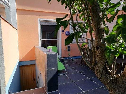 Terrasse_mit Kellerzugang