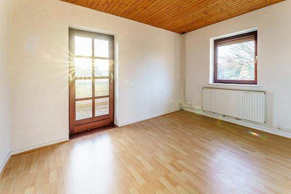 Helles, lichtdurchflutetes Schlafzimmer