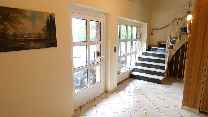 großzügiger Eingangsbereich