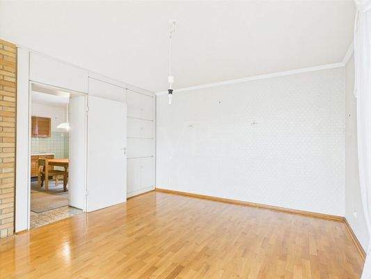 Essbereich mit Blick in die Küche