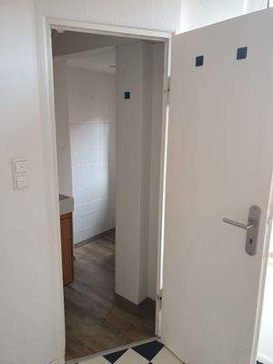 Offene Tür zur Wohnung