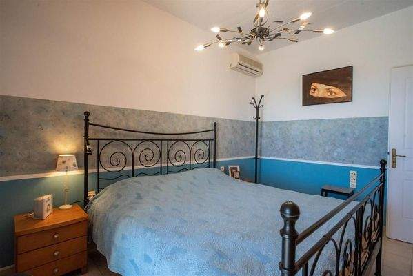 Kreta, Kolymvari: Villa mit Meer- und Bergblick und unabhängigem Apartment zu verkaufen