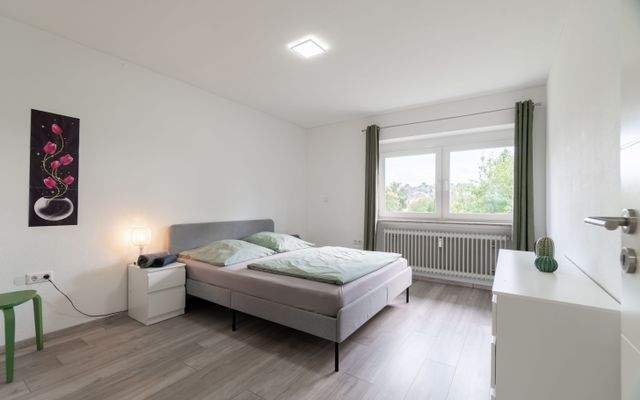 Schlafzimmer 1