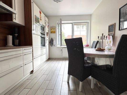 Hauptwohnung OG - Küche mit Essbereich