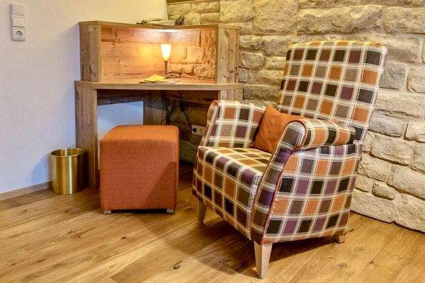 DG Suit Schreibtisch