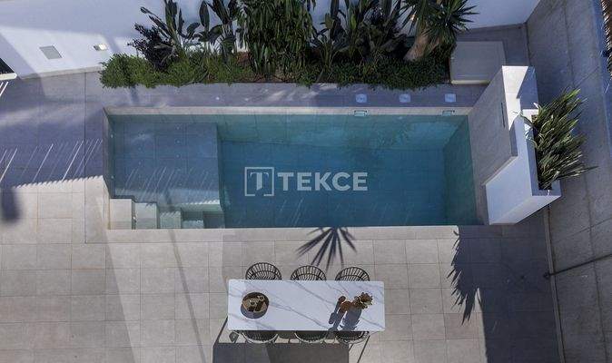 Detached Villas with Panoramic Views of the Golf Course in Murcia