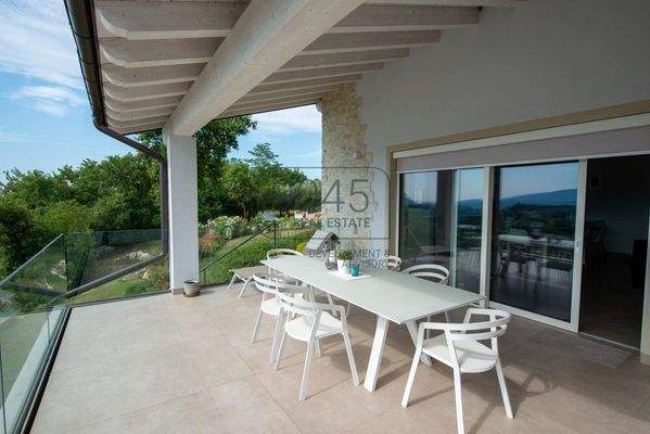 Eckreihenhaus-Villa mit großem Garten in Castion Veronese - Gardasee