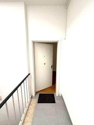 Treppenhaus/Wohnungseingang