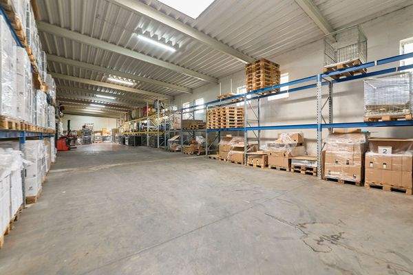 Geräumige Hallenfläche