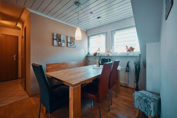 Eingangsbereich mit Essbereich 