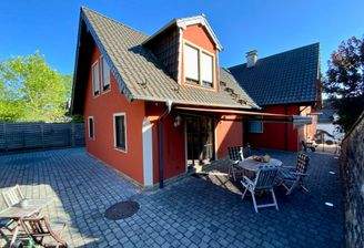 Haus mit Terrasse von Küche aus erreichbar