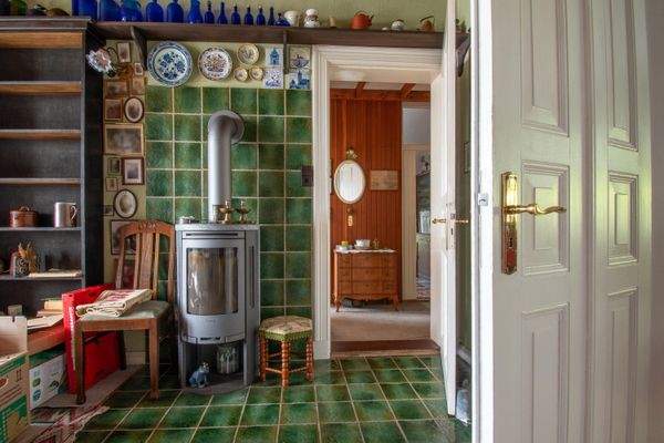 Erdgeschoss: Zimmer 3 mit Kaminofen