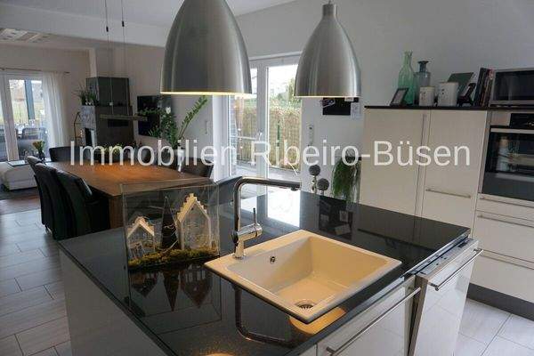 Die Einbauküche mit Inselelement