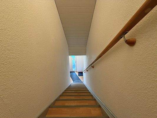 Eingang EG Treppe ins 1. OG