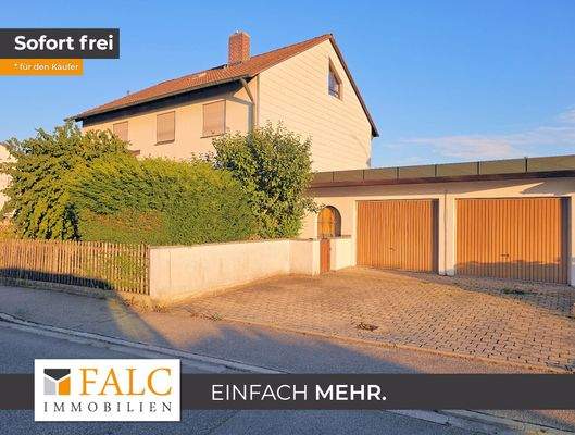 Einfahrt mit Doppelgarage