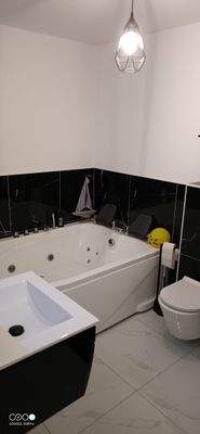 ELW Bad Regendusche.jpg