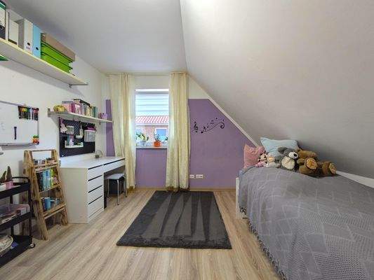 Kinderzimmer 1 mit Nebenräumchen