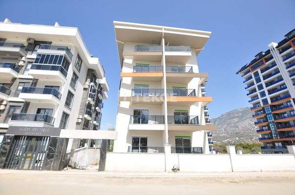 Seaview Apartments Close to Centre in a Complex in Alanya