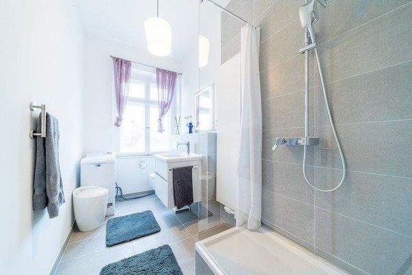 394933736_6909258072528685_5482885116828838106_n.j