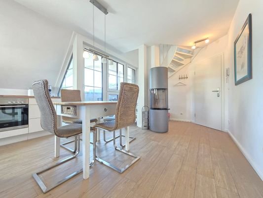 Essbereich mit Kamin
