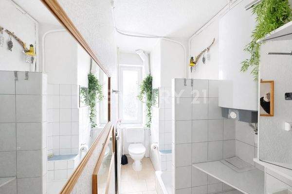 Bad 2.OG (KI bearbeitet)