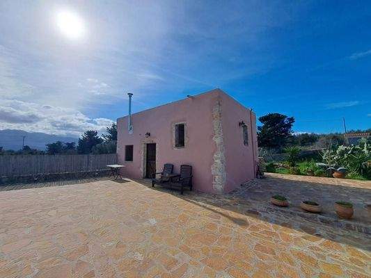 Kreta – Charmantes, 200 Jahre altes Steinhaus mit Pool, Garten und Bergblick zu verkaufen