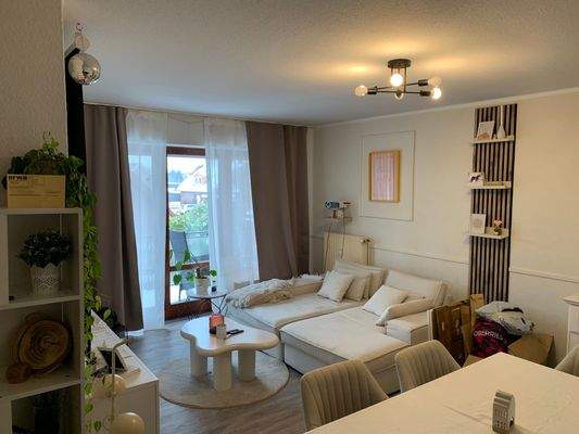 Wohnbereich mit Balkonzugang