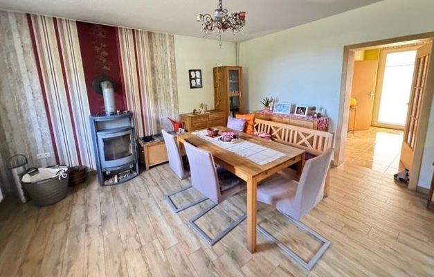 Wohnzimmer mit Kamin .jpeg