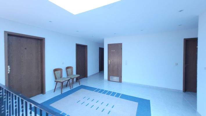 Flur mit Zugang zu Zimmer.jpg