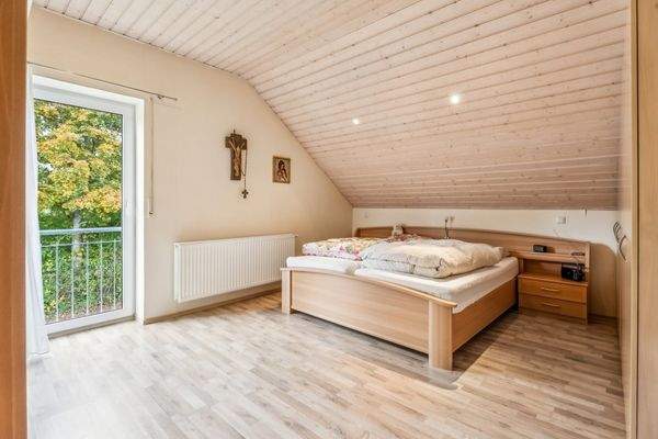 Schlafzimmer DG