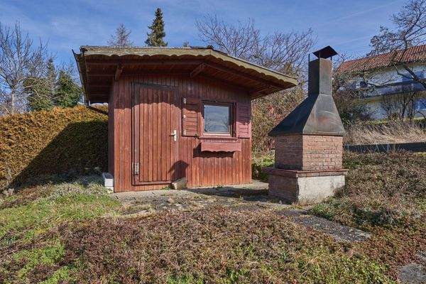 Gartenhäuschen mit Grillplatz