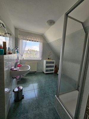 Das Bad im Obergeschoss.jpg