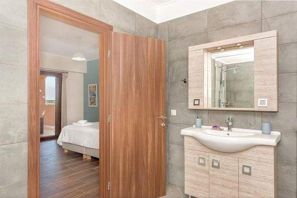 Kreta, Neo Chorio: Villa mit atemberaubendem Meer- und Talblick zu verkaufen