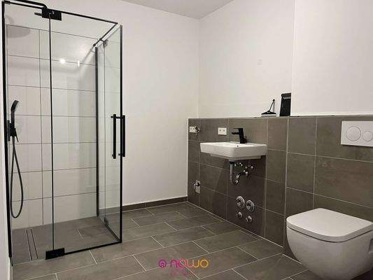 Geräumig oder? Das Badezimmer