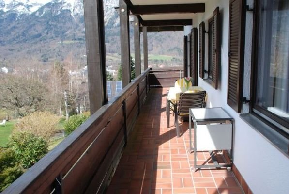 Überdachter Balkon