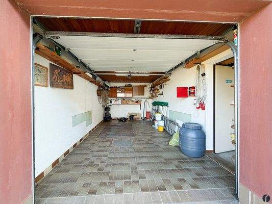 Garage im Nebengebäude
