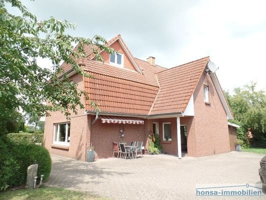 Wohnhaus mit Terrasse