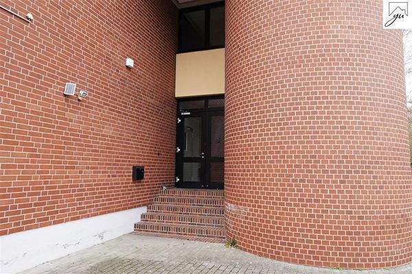  separate Eingangstür