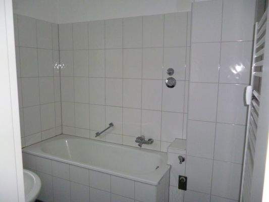 Badezimmer mit Badewanne