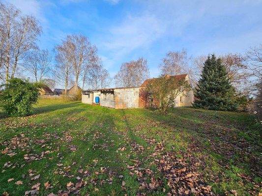 Blick über das Grundstück.jpg