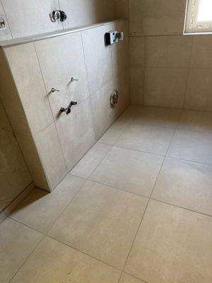 .. modernes Badezimmer mit Tageslicht !