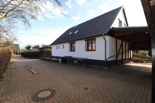 Seitenansicht vom Carport.JPG