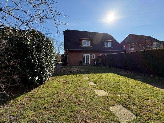 Garten und Hausansicht