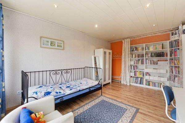 Zimmer 1. OG - Gartenansicht 02.jpg