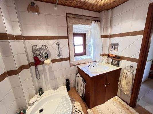 Kreta, Paleloni – Traditionelles kretisches Haus mit ikonischen Steinbögen