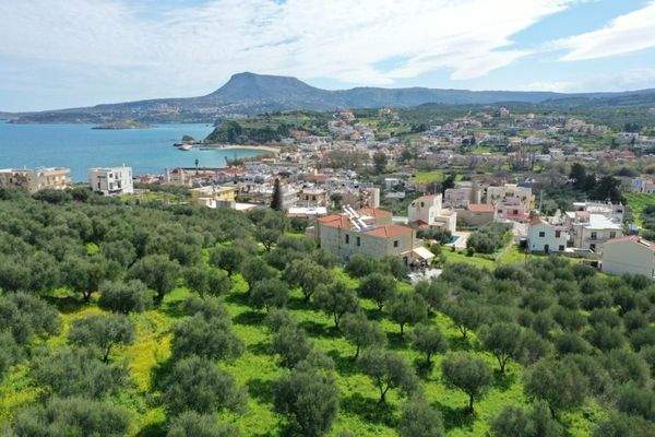 Kreta, Kalyves: Weitläufiges Grundstück mit Meerblick zu verkaufen