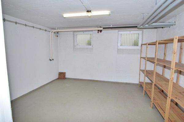 22 m2 Kellerraum, eigene Tür