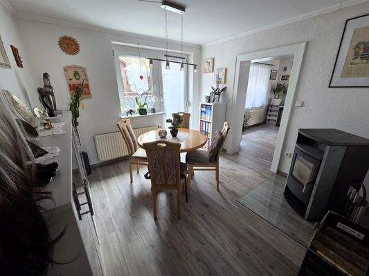 Esszimmer EG mit Zugang Terrasse.jpg