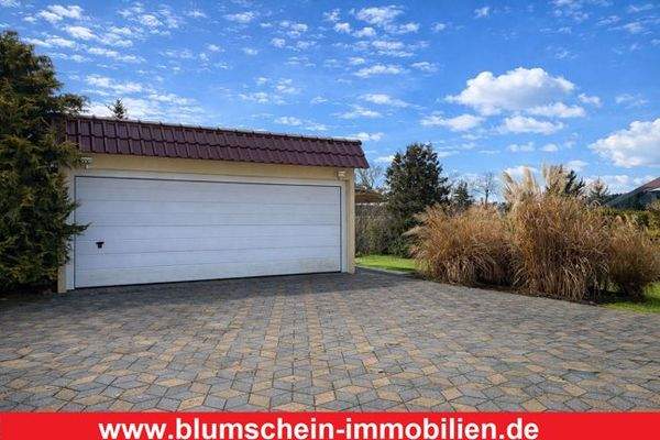 Ansicht Zufahrt Doppelgarage
